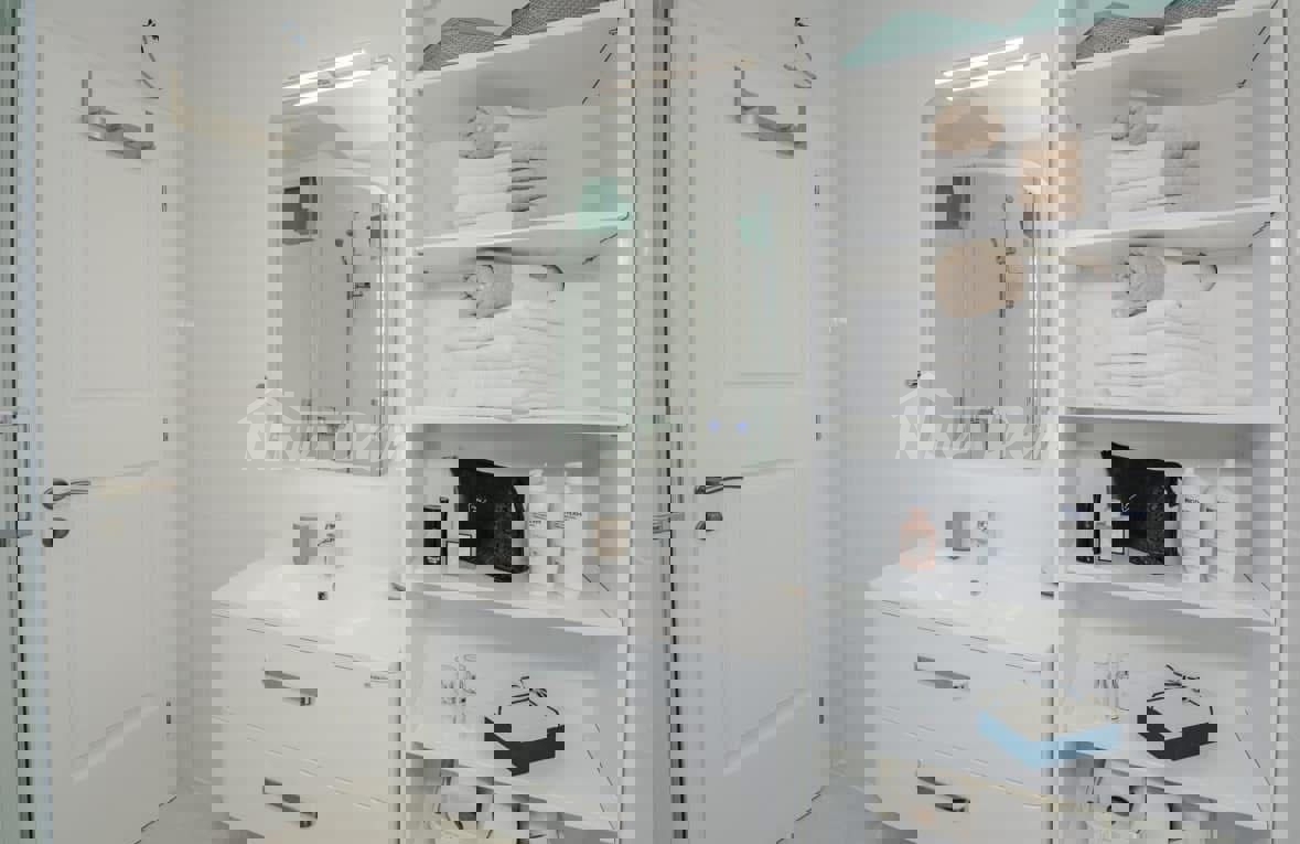 Palazzina con tre unità abitative, completamente attrezzata.