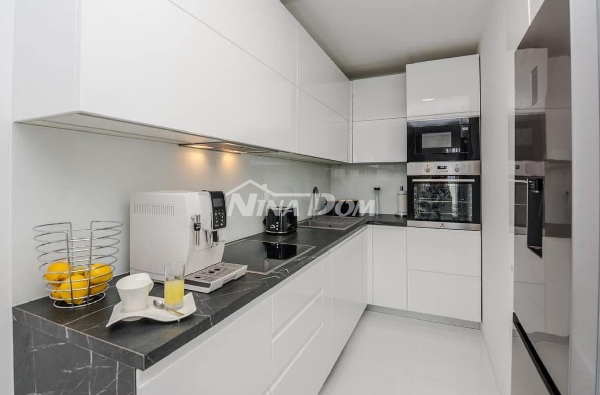 Palazzina con tre unità abitative, completamente attrezzata.