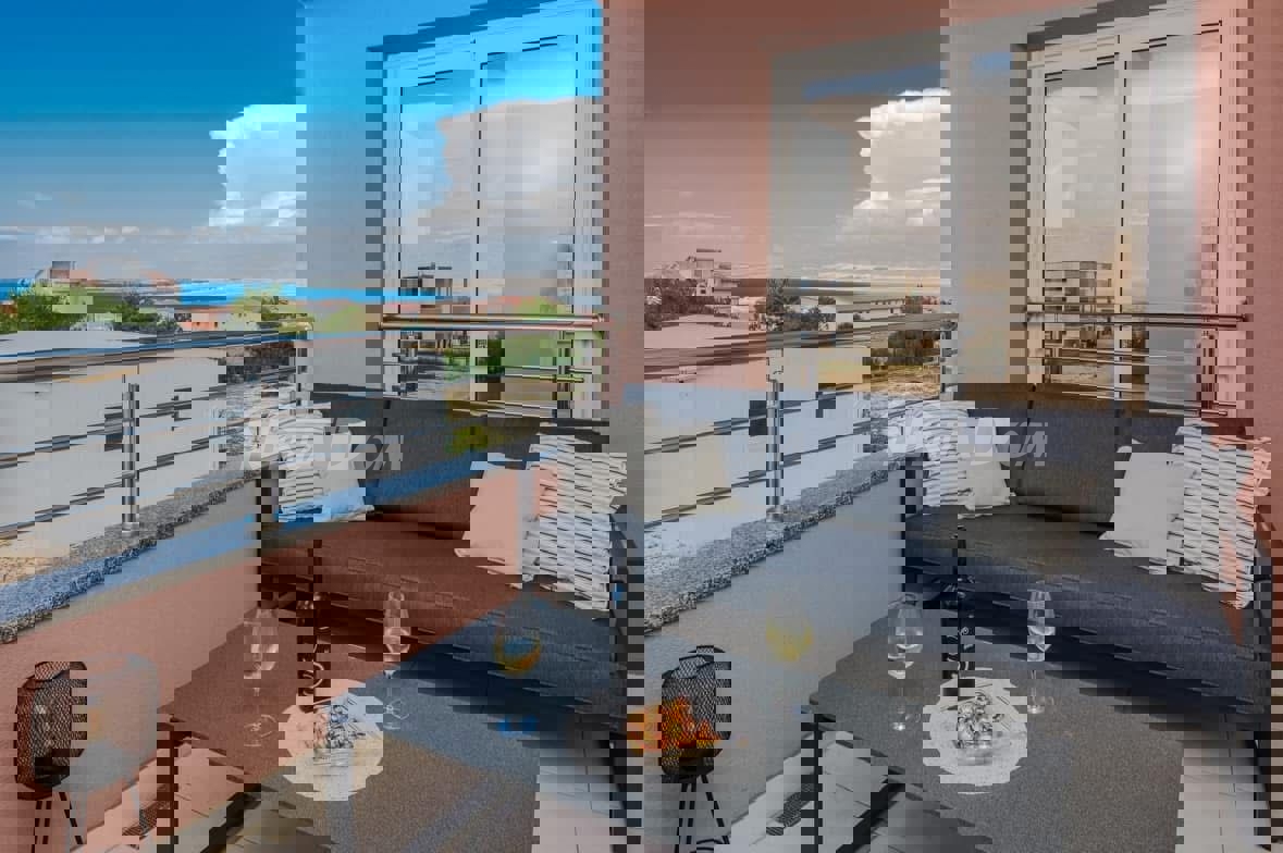 Palazzina con tre unità abitative, completamente attrezzata.