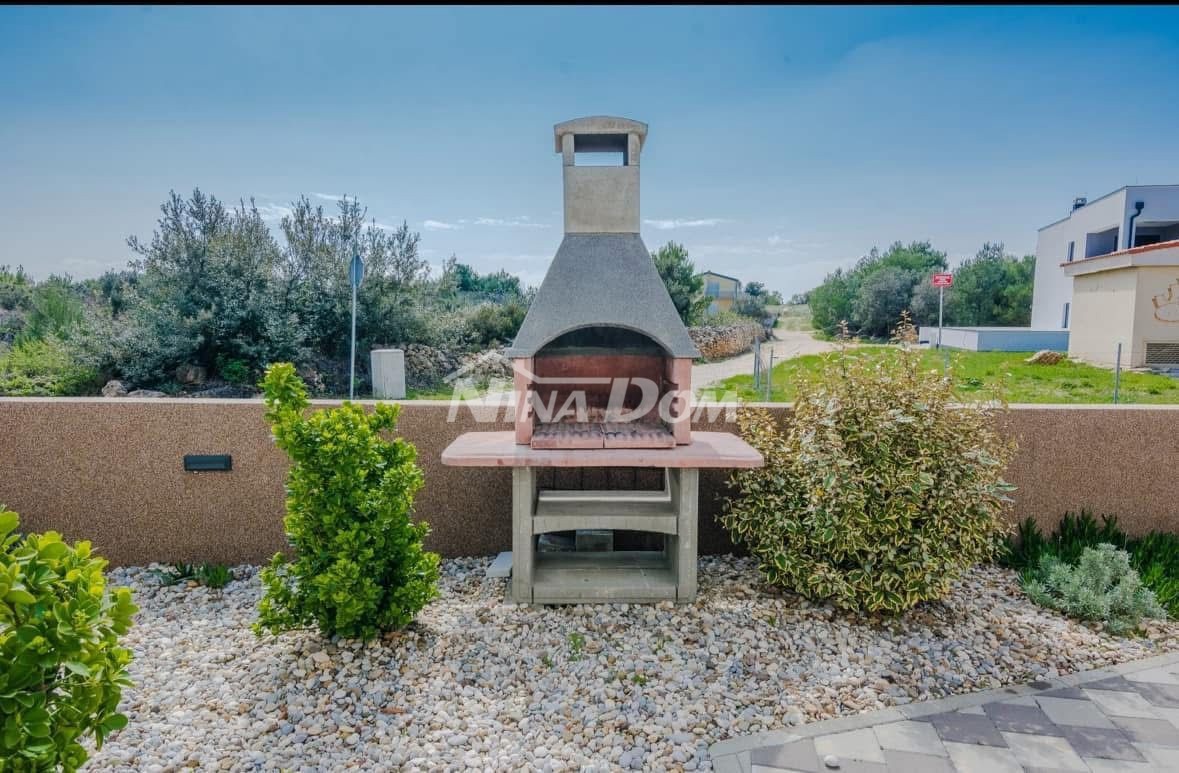 Palazzina con tre unità abitative, completamente attrezzata.