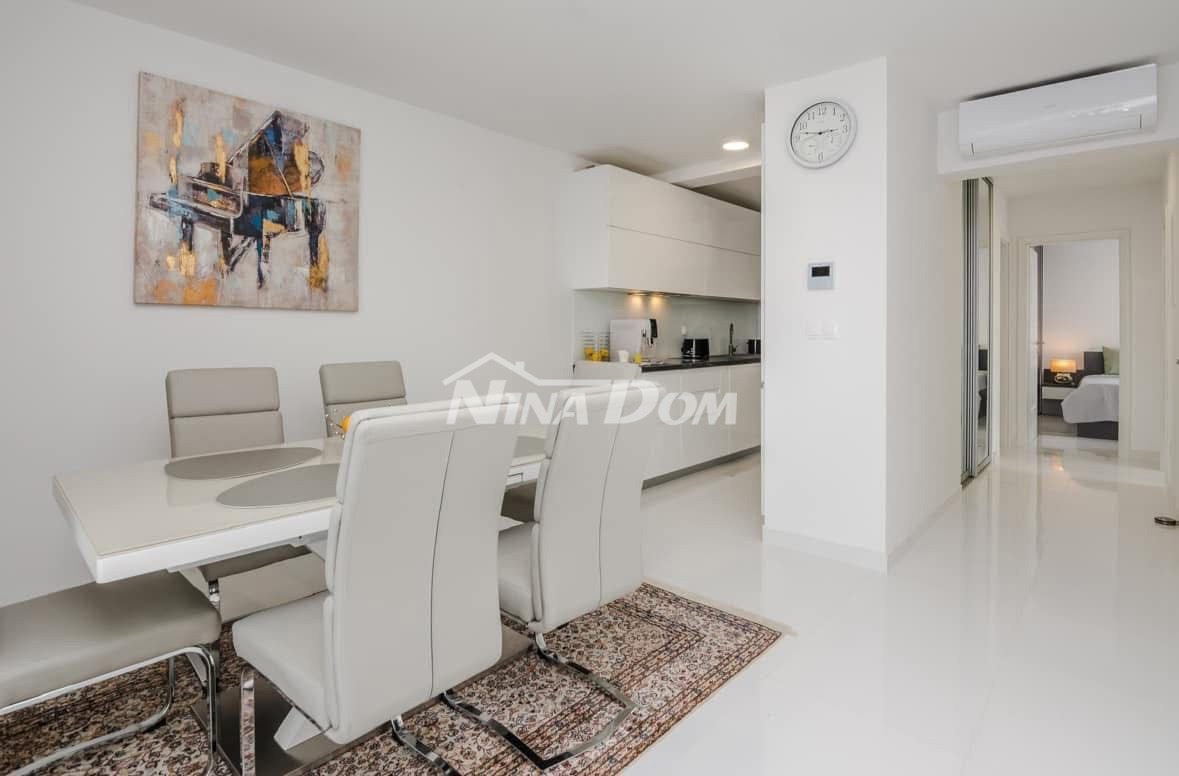 Palazzina con tre unità abitative, completamente attrezzata.