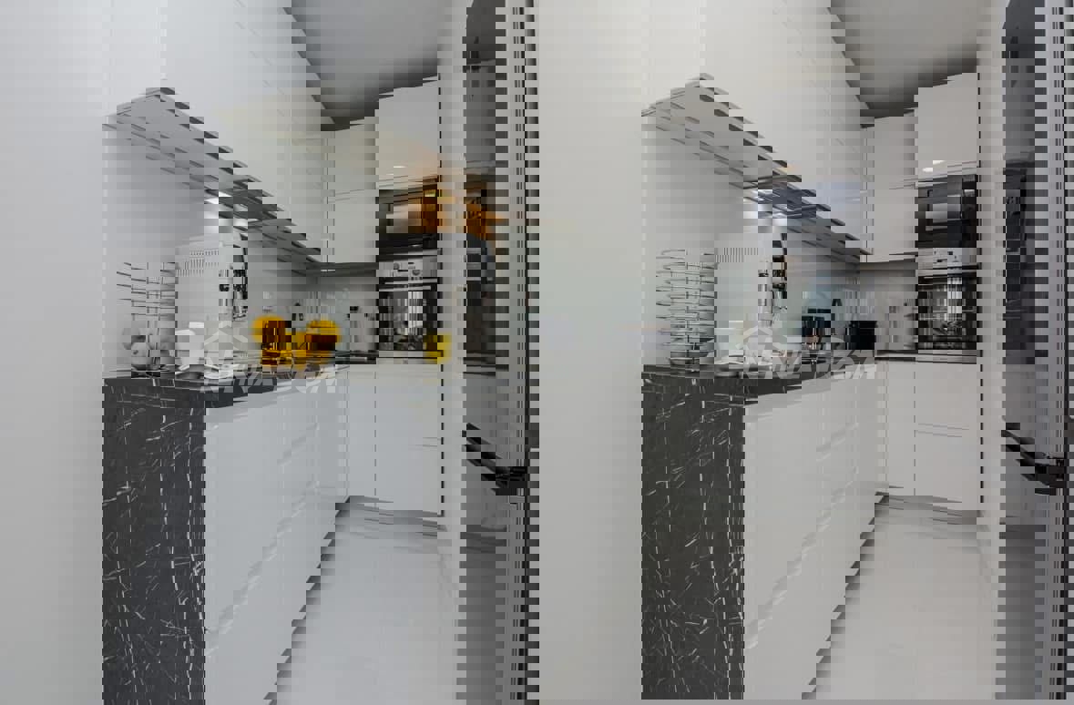 Palazzina con tre unità abitative, completamente attrezzata.