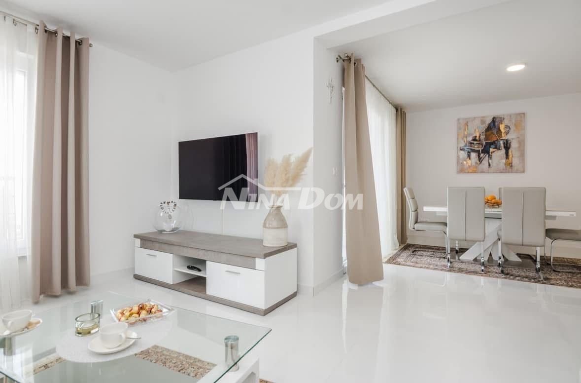 Palazzina con tre unità abitative, completamente attrezzata.