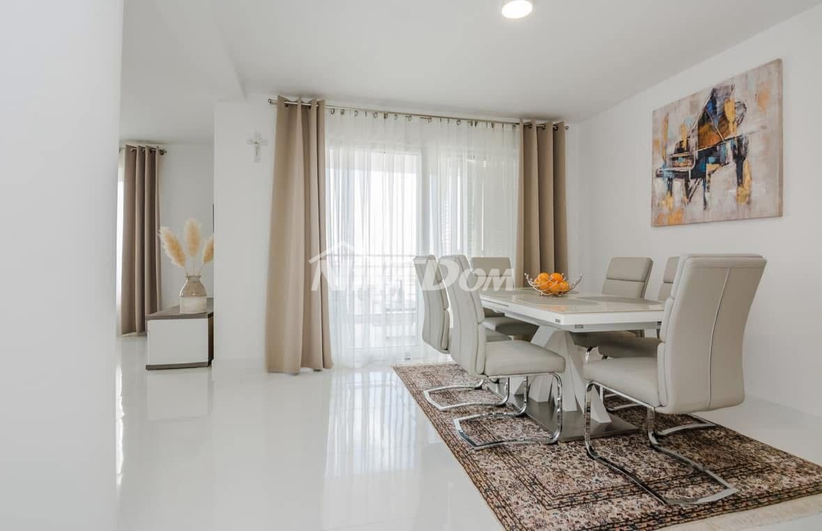 Palazzina con tre unità abitative, completamente attrezzata.