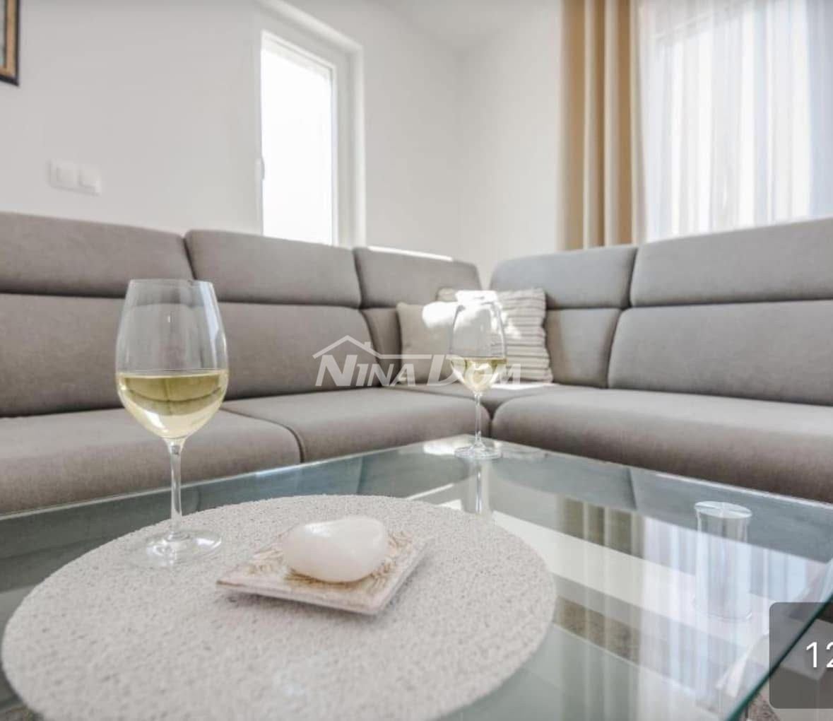 Palazzina con tre unità abitative, completamente attrezzata.