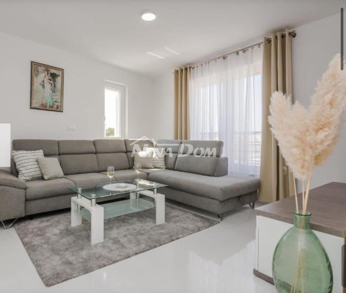 Palazzina con tre unità abitative, completamente attrezzata.