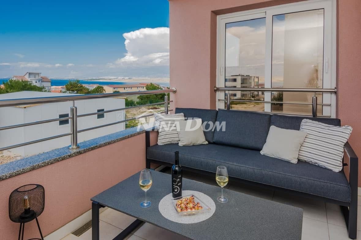 Palazzina con tre unità abitative, completamente attrezzata.