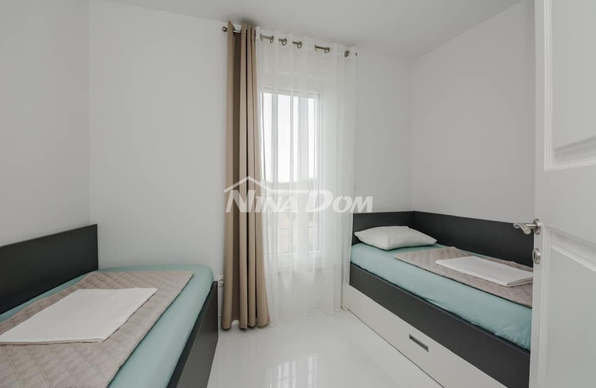 Palazzina con tre unità abitative, completamente attrezzata.