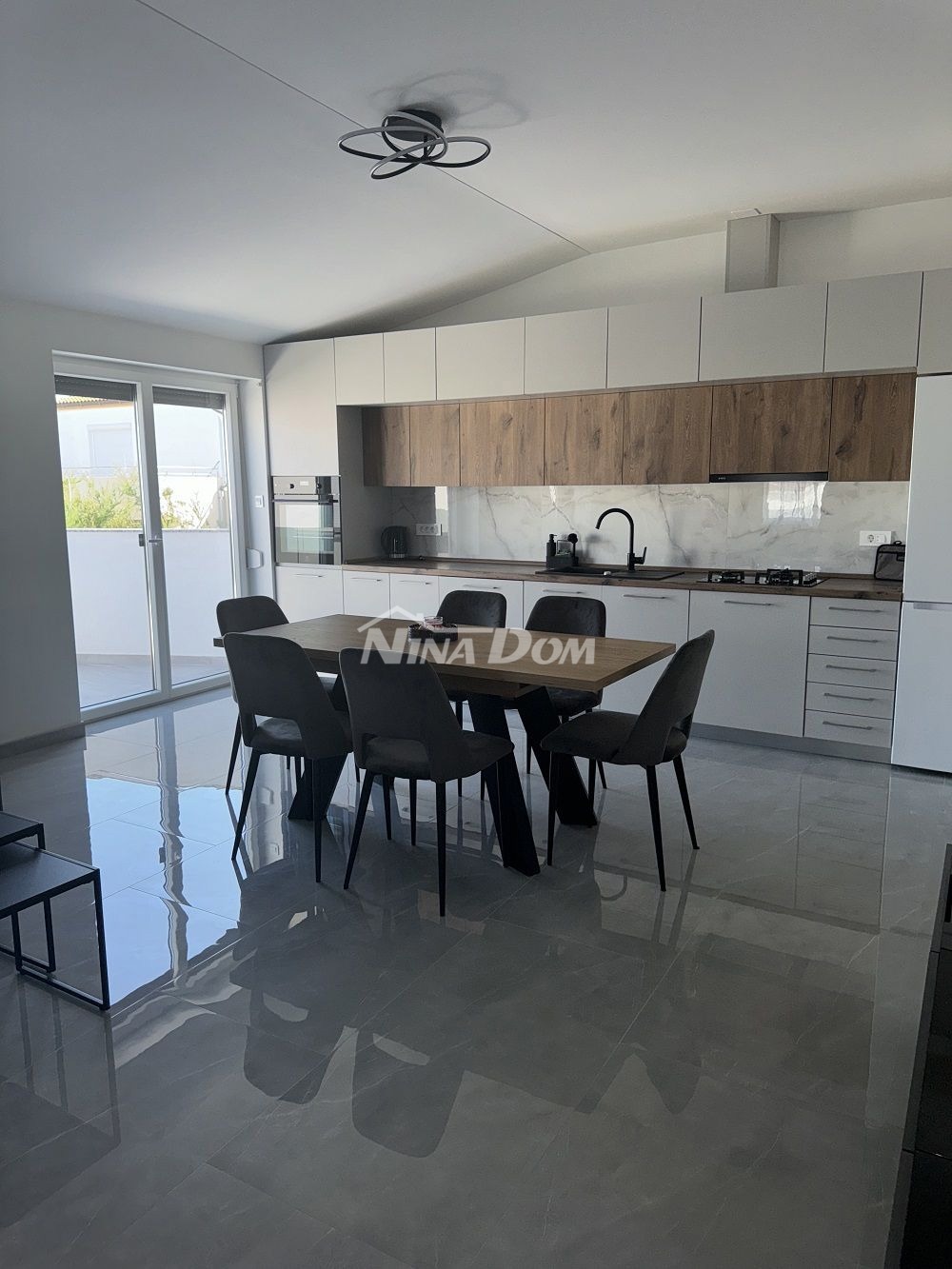 proprietà splendidamente decorata con vista sul mare aperto