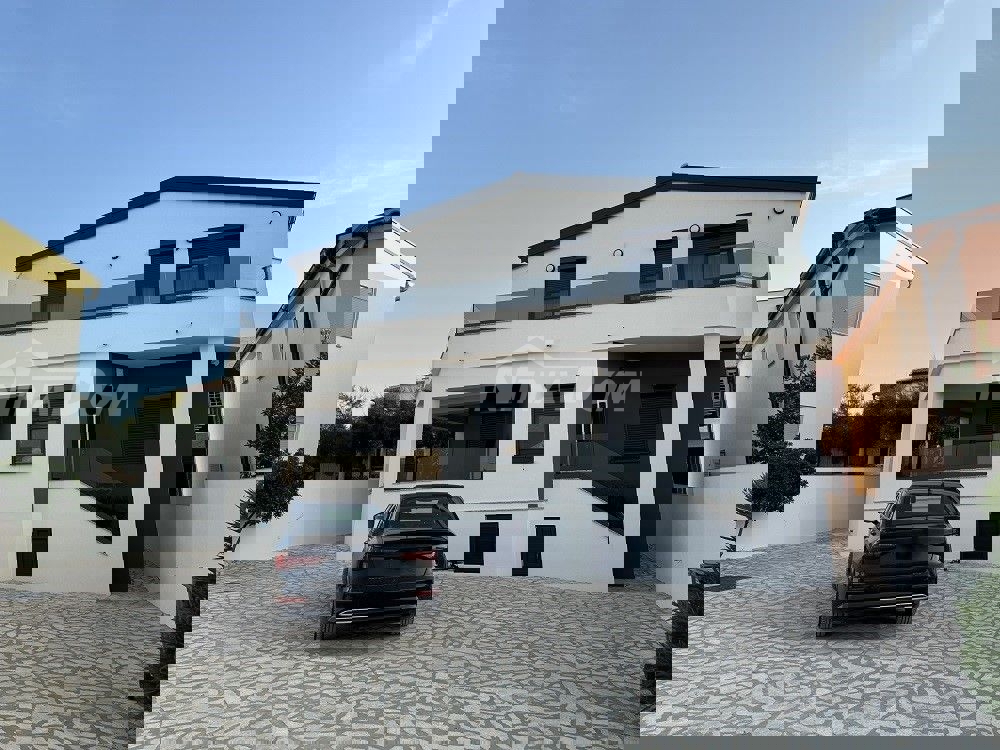 proprietà splendidamente decorata con vista sul mare aperto