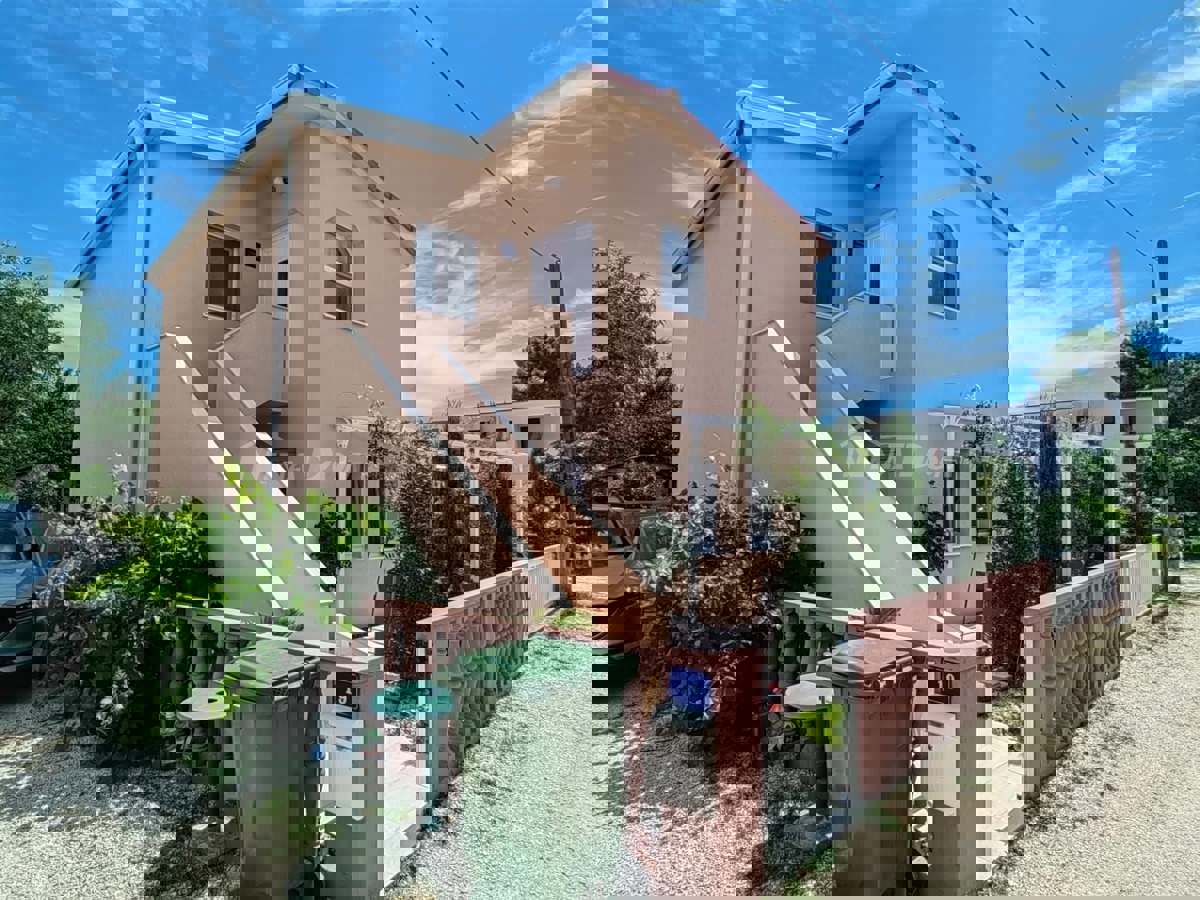 Proprietà familiare adatta sia per residenza occasionale che permanente