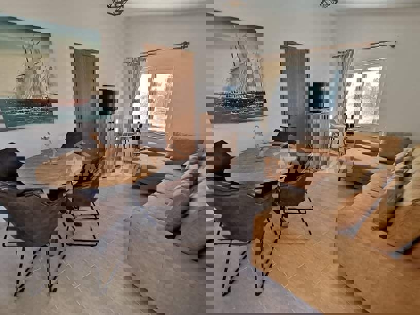 Proprietà familiare adatta sia per residenza occasionale che permanente