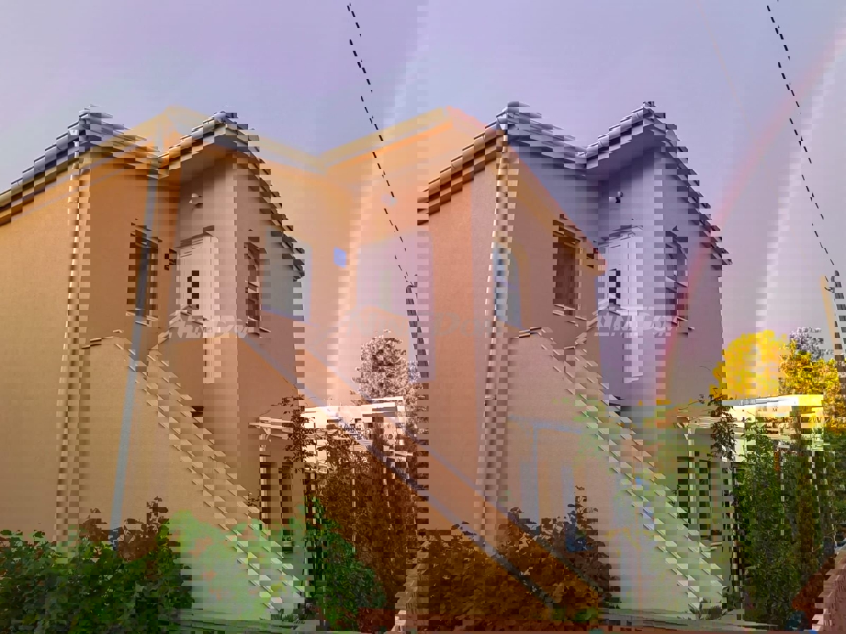 Proprietà familiare adatta sia per residenza occasionale che permanente