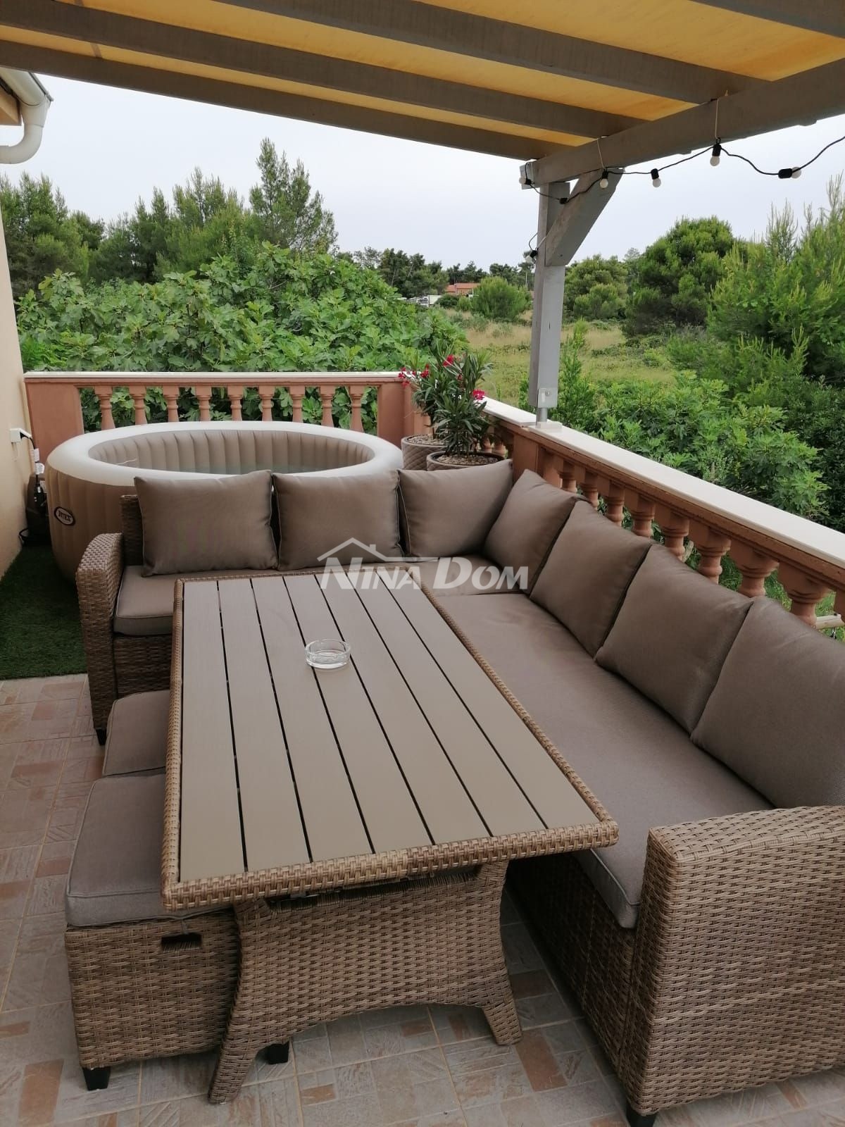 Proprietà familiare adatta sia per residenza occasionale che permanente