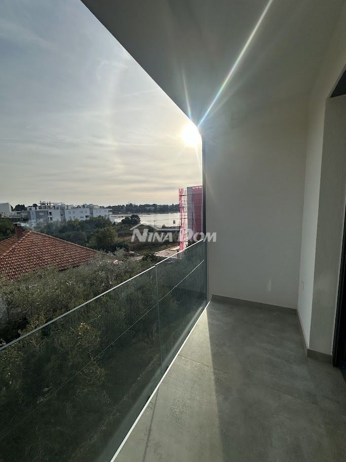 Zadar – posizione TOP a 50 m dalla spiaggia | 2 camere + soggiorno + terrazza panoramica 35,8 m²