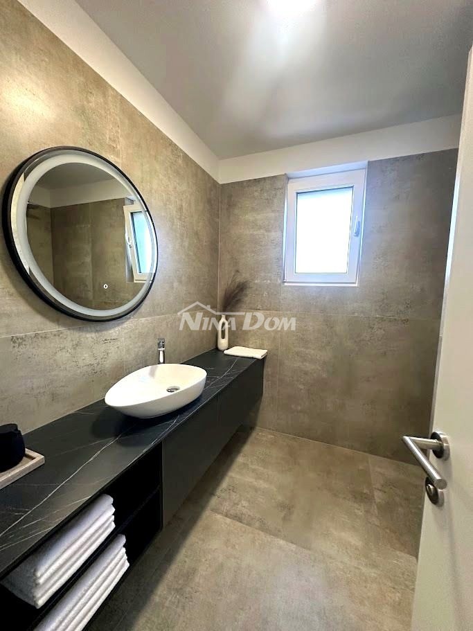 Zadar – posizione TOP a 50 m dalla spiaggia | 2 camere + soggiorno + terrazza panoramica 35,8 m²