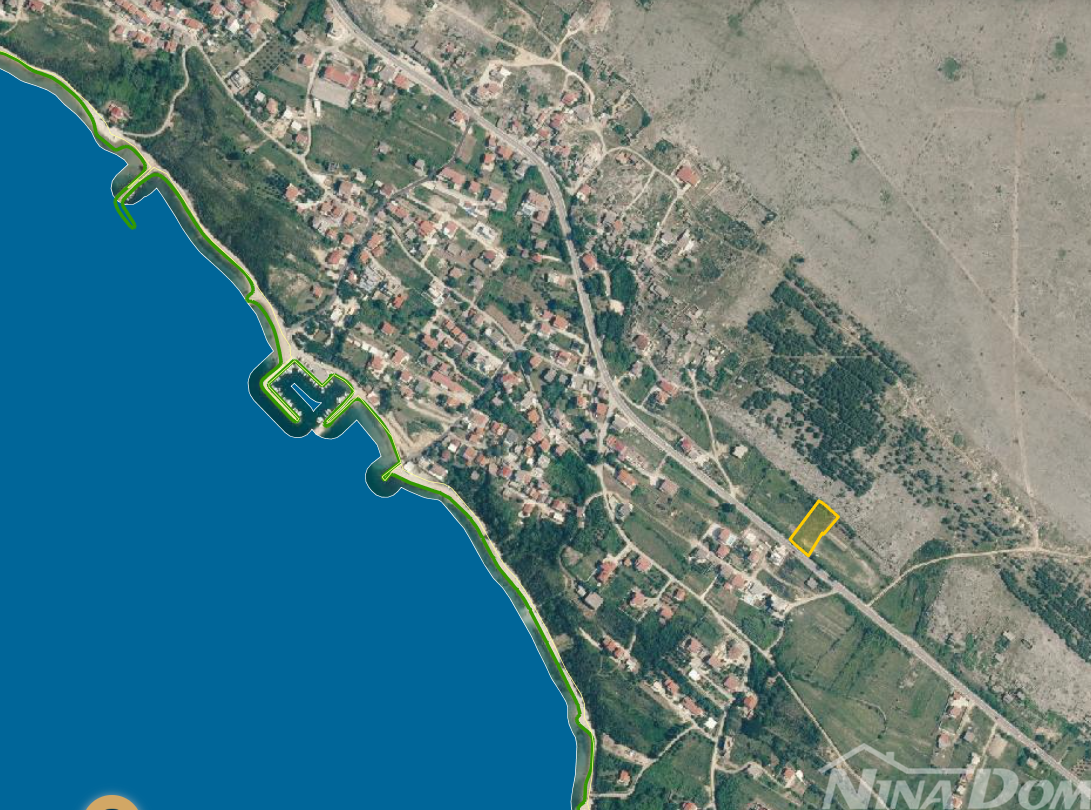 In vendita – Terreno edificabile lungo la strada principale - Rtina Miočići, 1688 m²