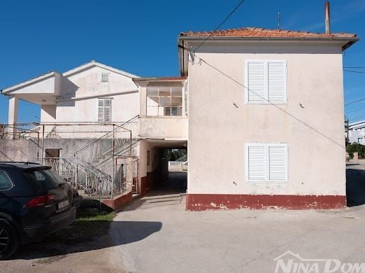 PRIMA FILA SUL MARE
DALMAZIA – ZADAR – MARINA SUTOMIŠĆICA – ISOLA DI UGLIANO