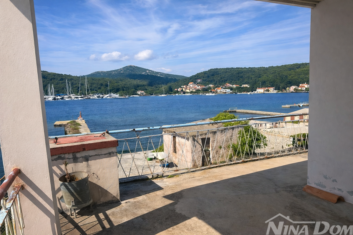 PRIMA FILA SUL MARE
DALMAZIA – ZADAR – MARINA SUTOMIŠĆICA – ISOLA DI UGLIANO