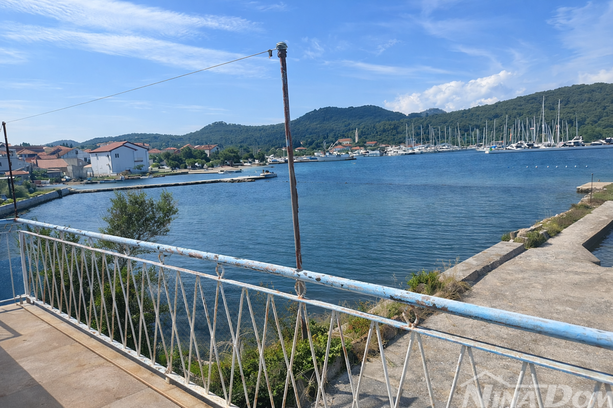 PRIMA FILA SUL MARE
DALMAZIA – ZADAR – MARINA SUTOMIŠĆICA – ISOLA DI UGLIANO