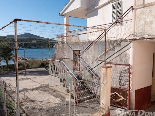 PRIMA FILA SUL MARE
DALMAZIA – ZADAR – MARINA SUTOMIŠĆICA – ISOLA DI UGLIANO