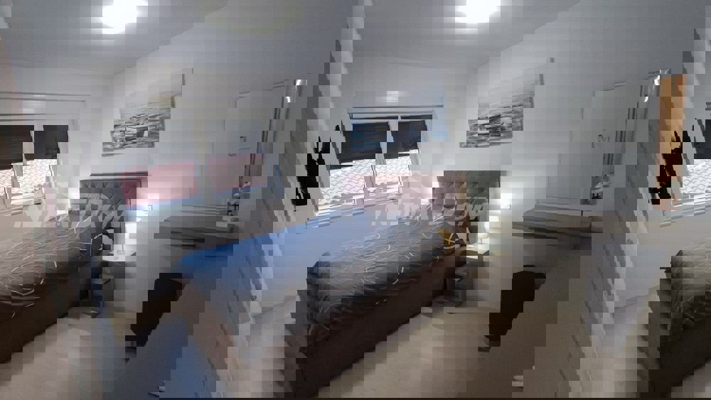 Villa splendidamente arredata a 80 metri dal mare, in posizione tranquilla.