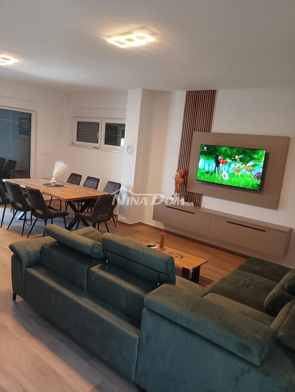 Villa splendidamente arredata a 80 metri dal mare, in posizione tranquilla.