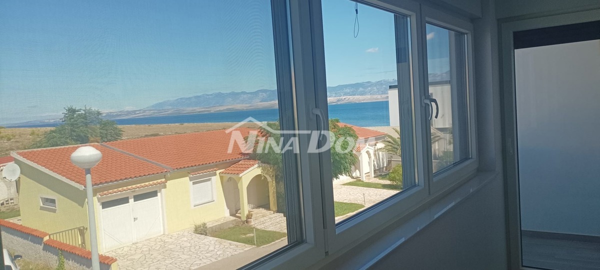 Villa splendidamente arredata a 80 metri dal mare, in posizione tranquilla.