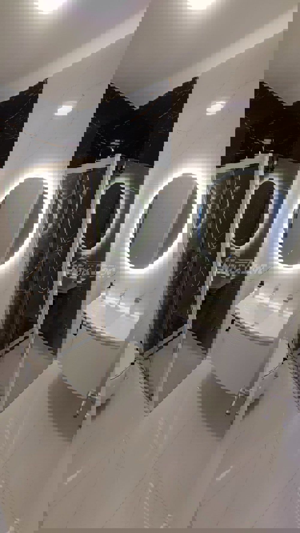 Villa splendidamente arredata a 80 metri dal mare, in posizione tranquilla.