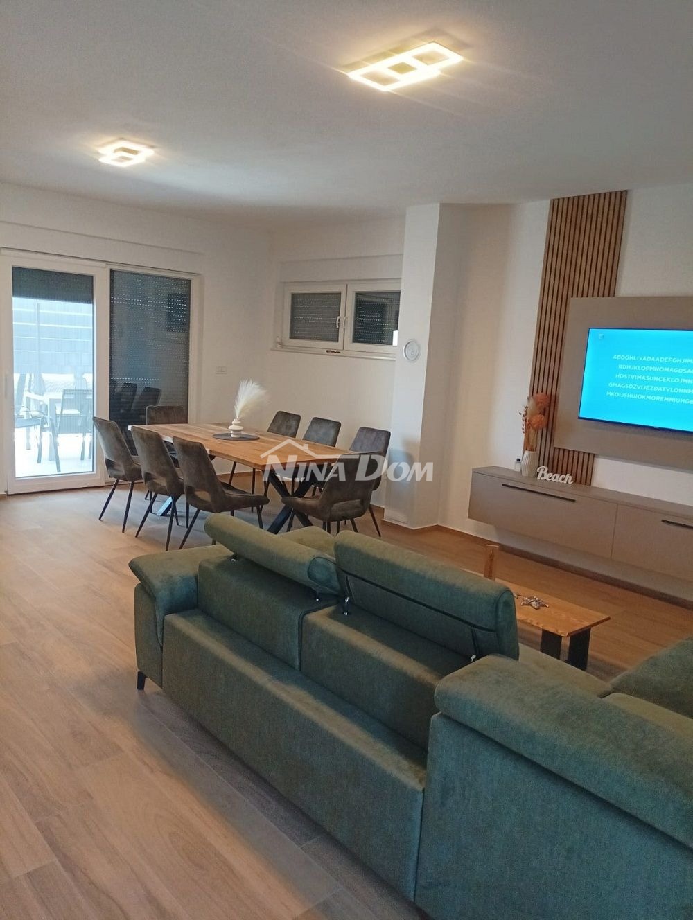 Villa splendidamente arredata a 80 metri dal mare, in posizione tranquilla.