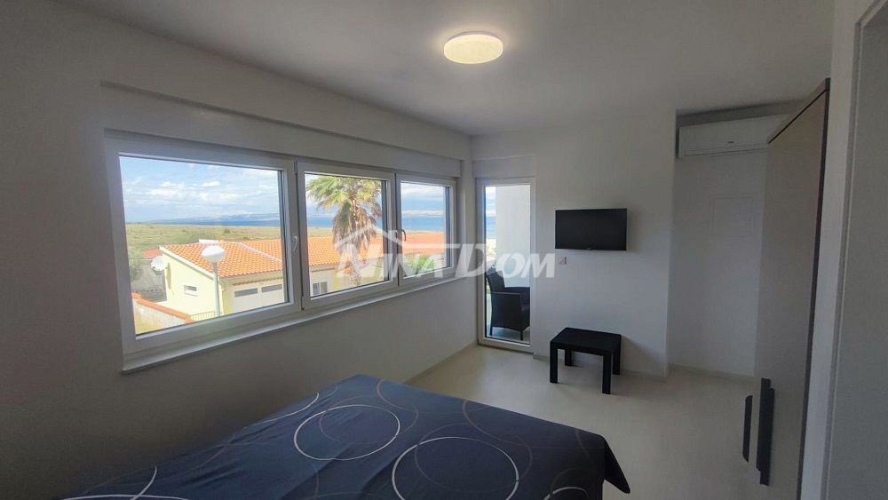 Villa splendidamente arredata a 80 metri dal mare, in posizione tranquilla.