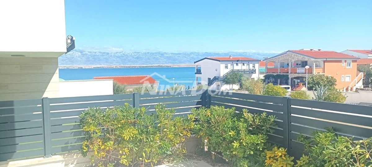 Villa splendidamente arredata a 80 metri dal mare, in posizione tranquilla.