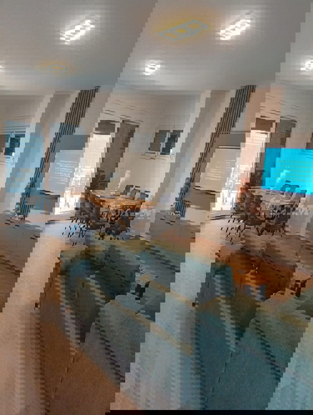 Villa splendidamente arredata a 80 metri dal mare, in posizione tranquilla.