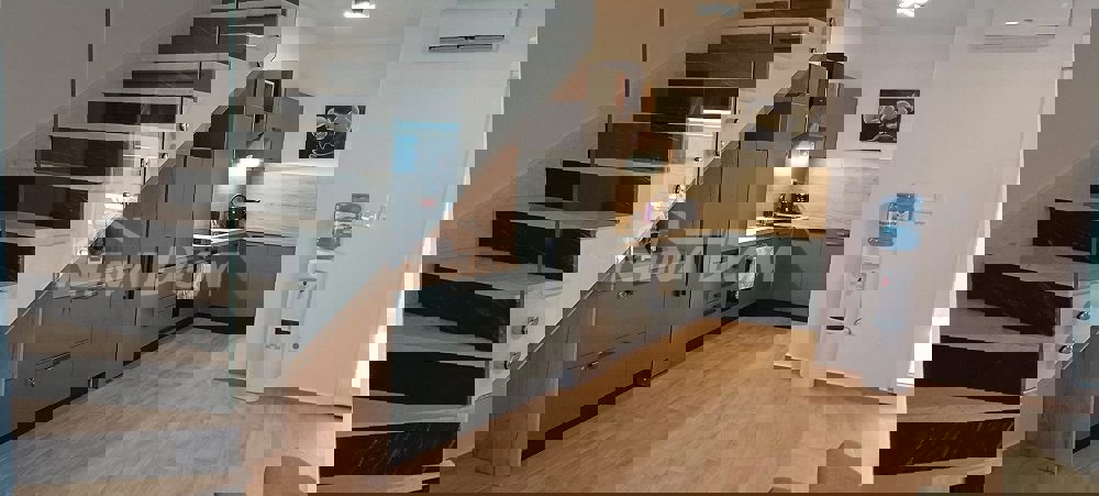 Villa splendidamente arredata a 80 metri dal mare, in posizione tranquilla.