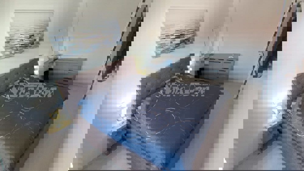 Villa splendidamente arredata a 80 metri dal mare, in posizione tranquilla.