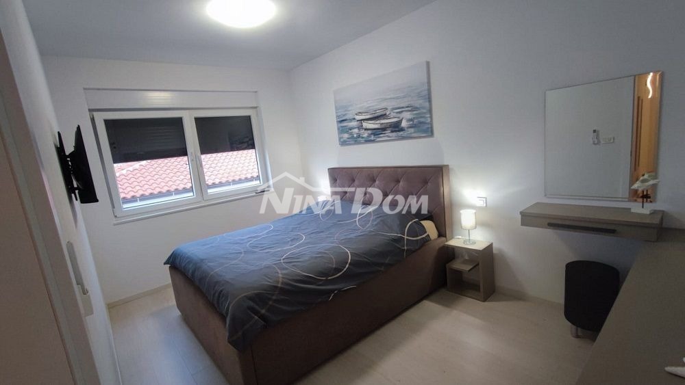 Villa splendidamente arredata a 80 metri dal mare, in posizione tranquilla.