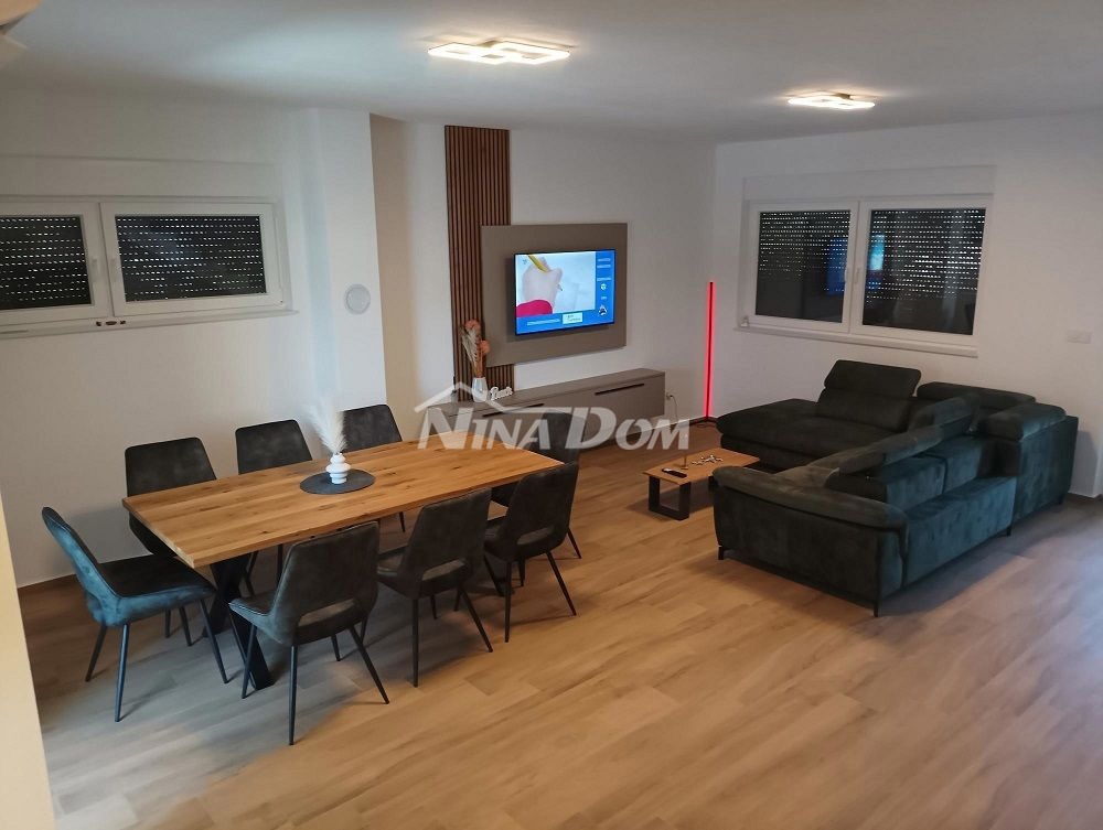 Villa splendidamente arredata a 80 metri dal mare, in posizione tranquilla.