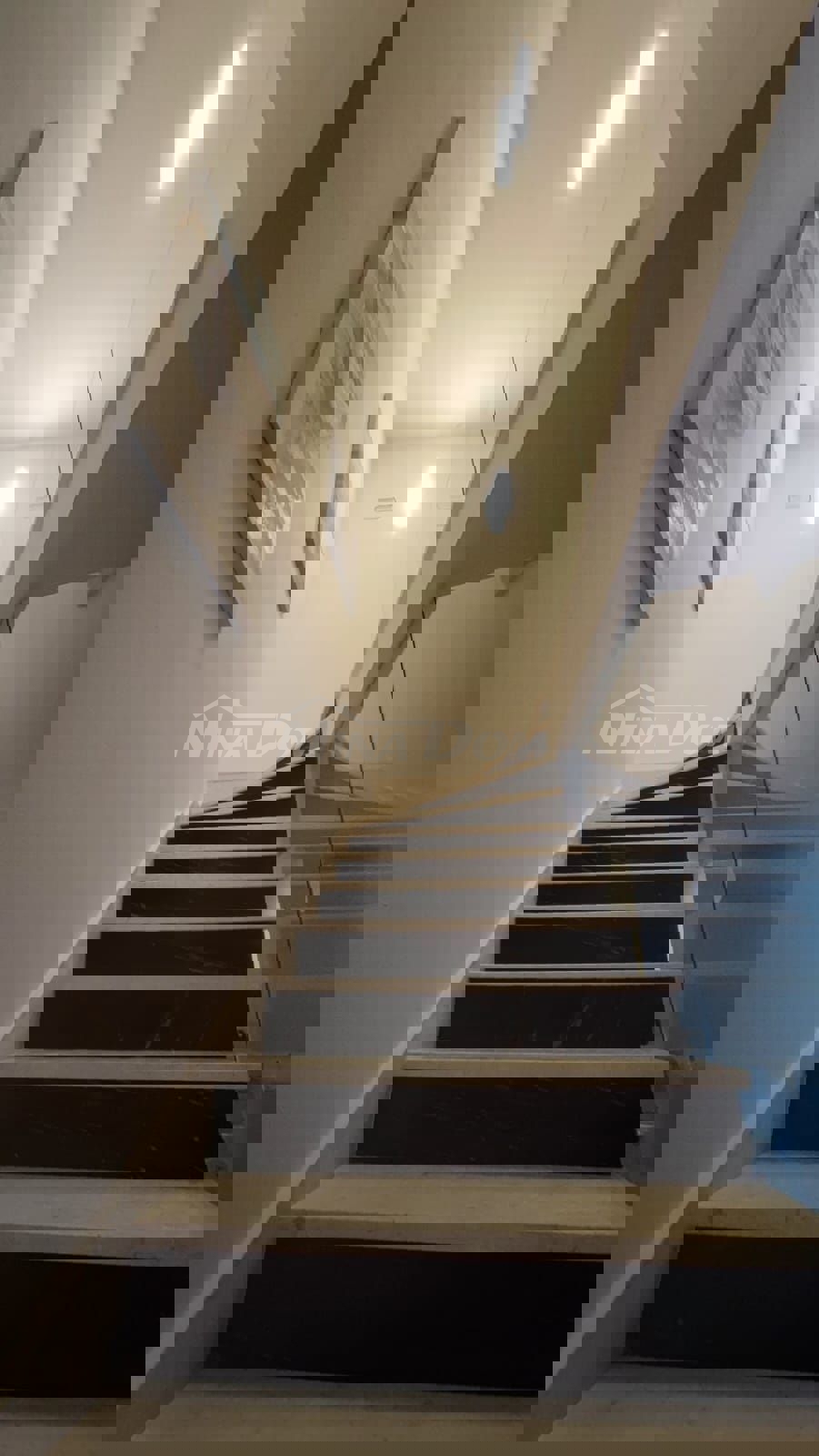 Villa splendidamente arredata a 80 metri dal mare, in posizione tranquilla.