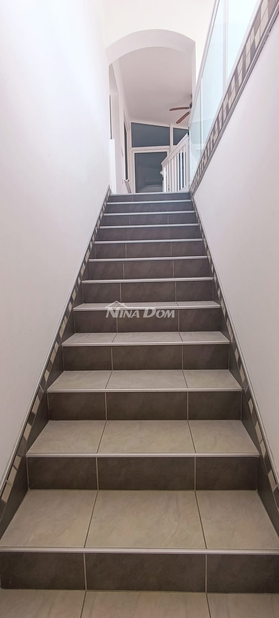 Lato sud a 90 metri dal mare condominio con giardino