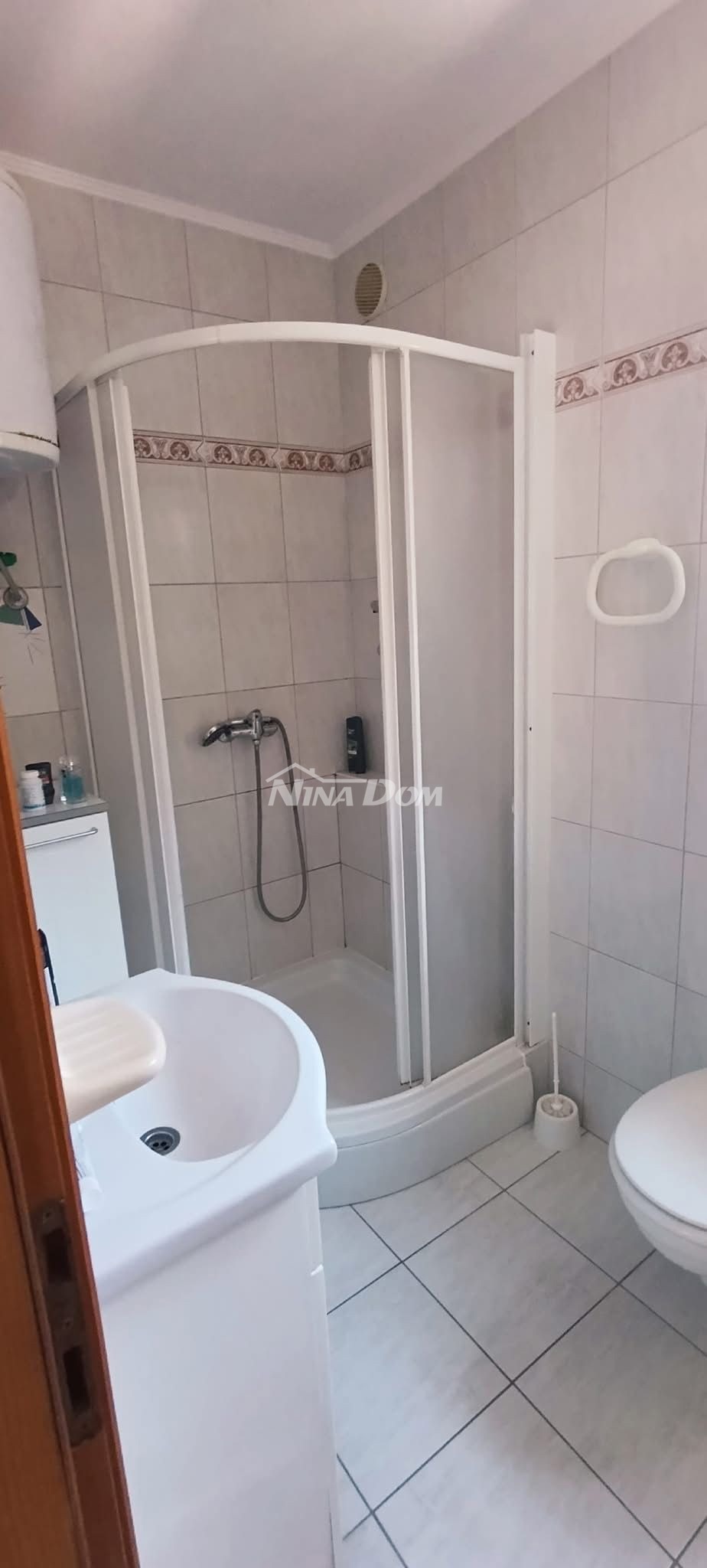 Lato sud a 90 metri dal mare condominio con giardino