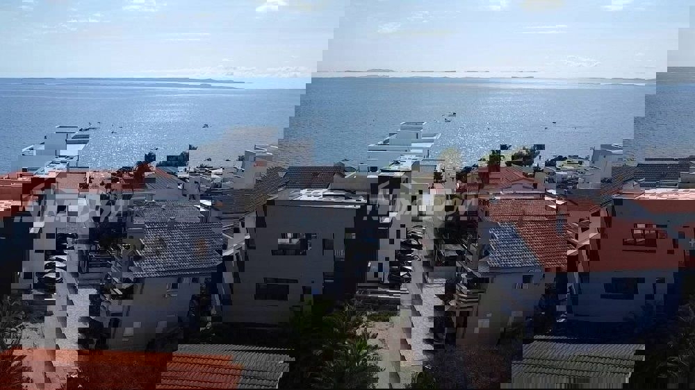 Lato sud a 90 metri dal mare condominio con giardino