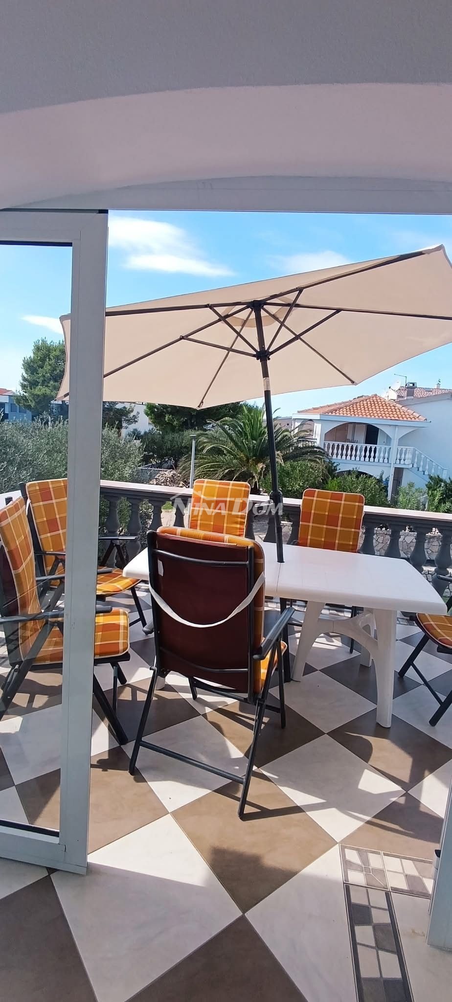 Lato sud a 90 metri dal mare condominio con giardino