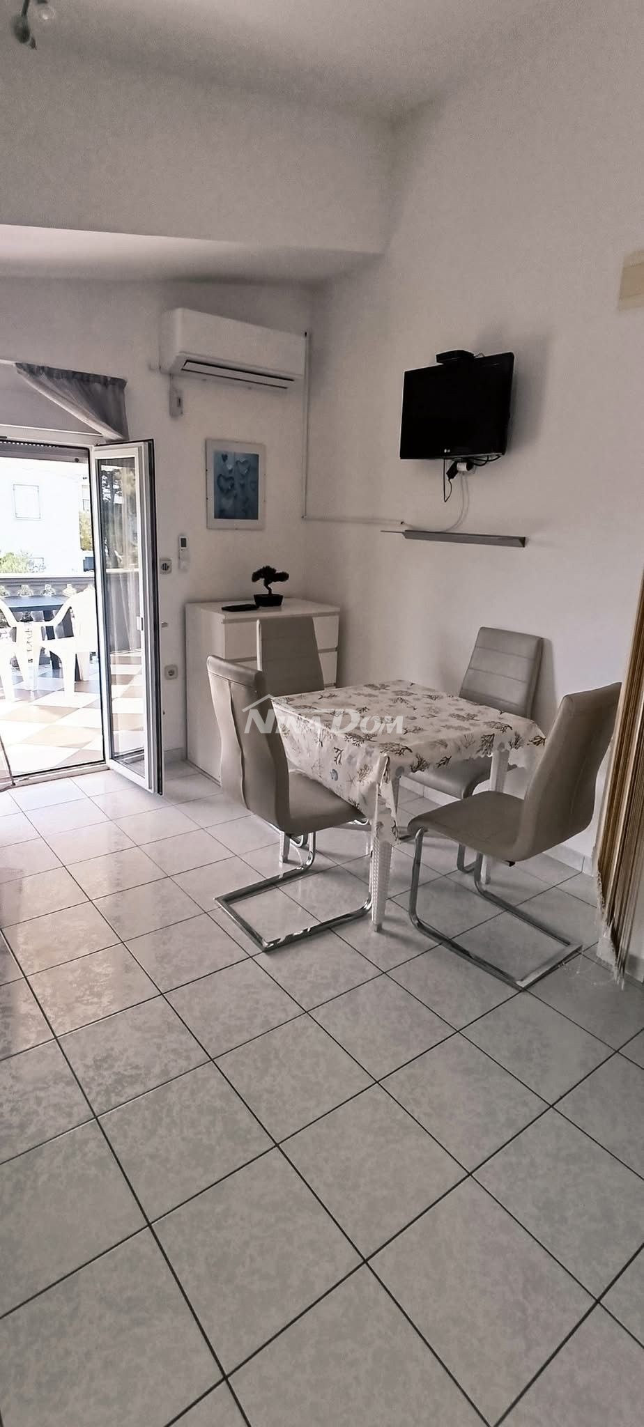 Lato sud a 90 metri dal mare condominio con giardino