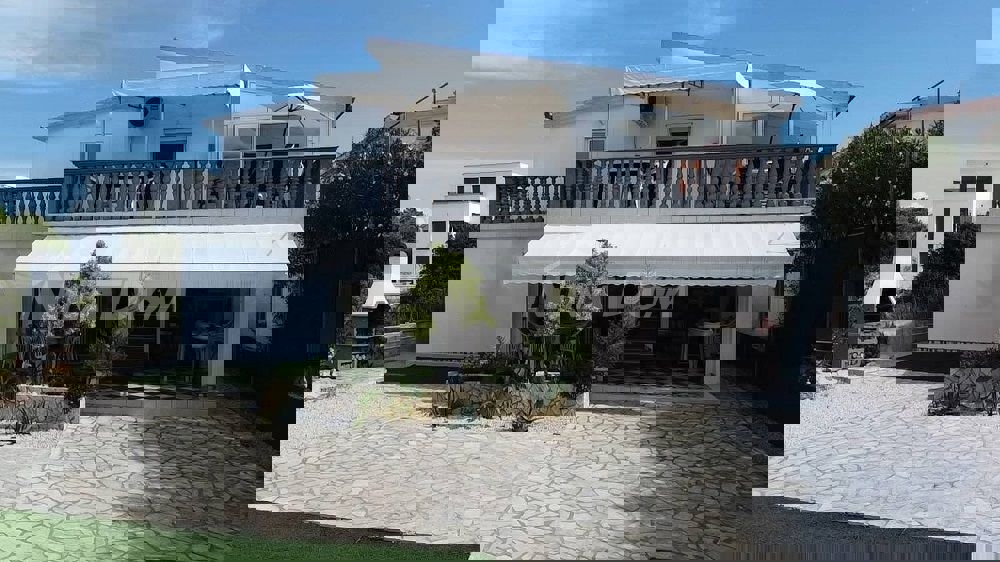 Lato sud a 90 metri dal mare condominio con giardino