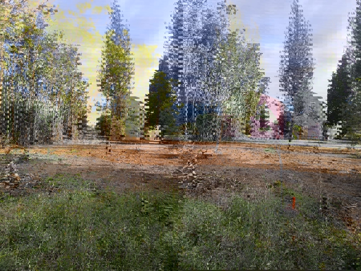 Terreno edificabile di 412 m2, forma regolare.