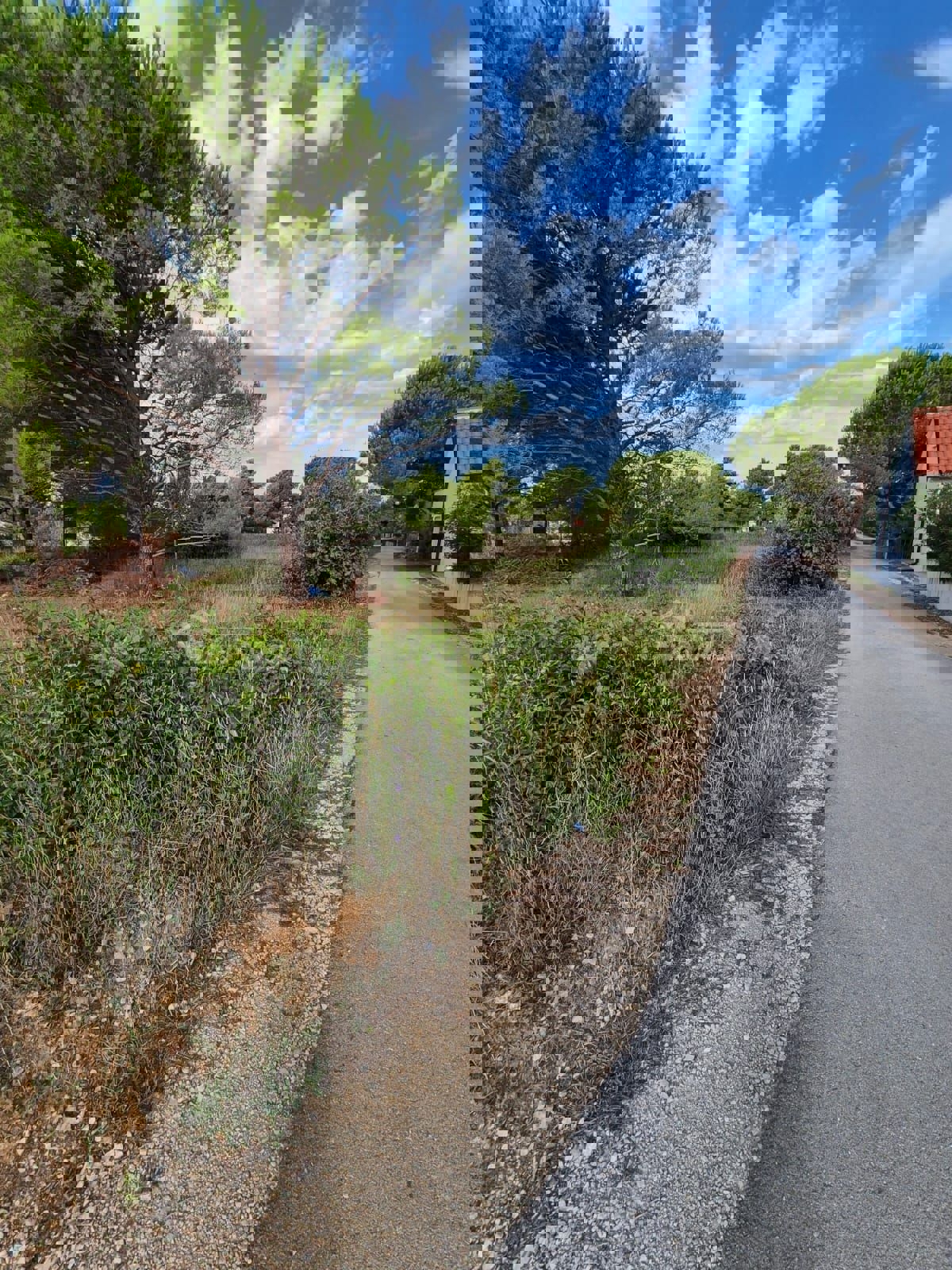 Terreno edificabile di 412 m2, forma regolare.