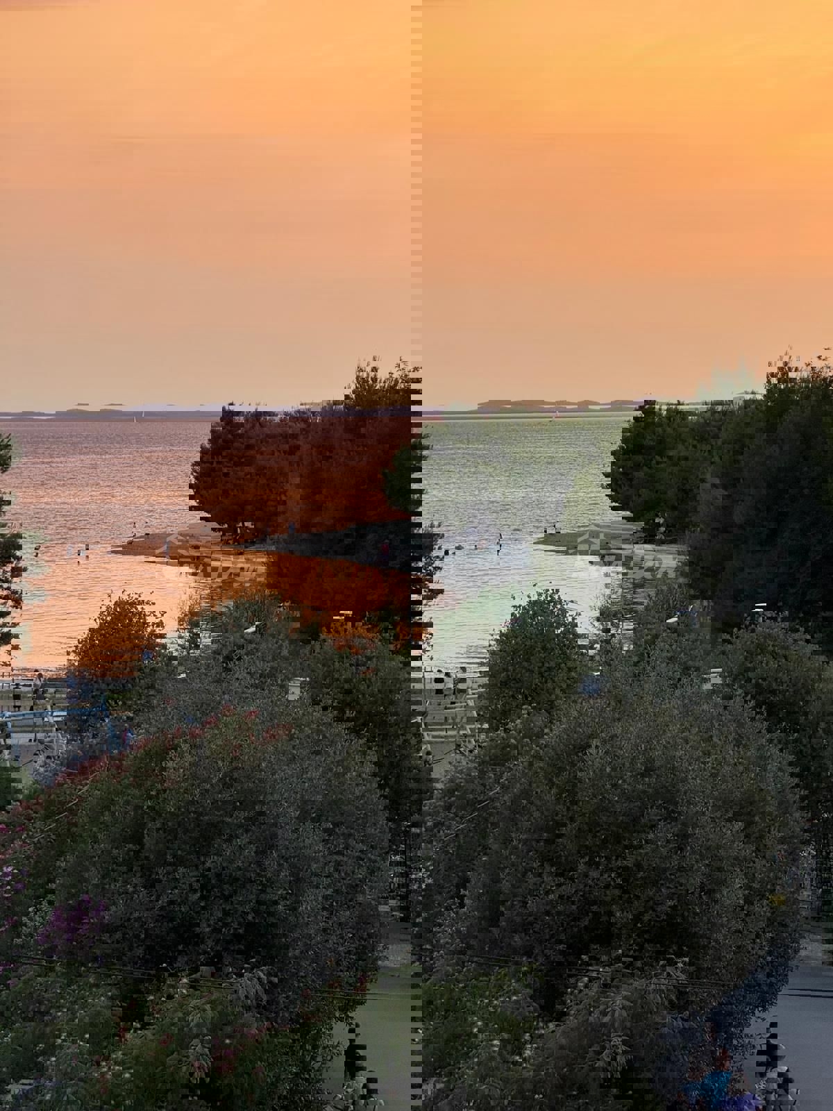 Appartamento in bella posizione con due posti auto e cantina.