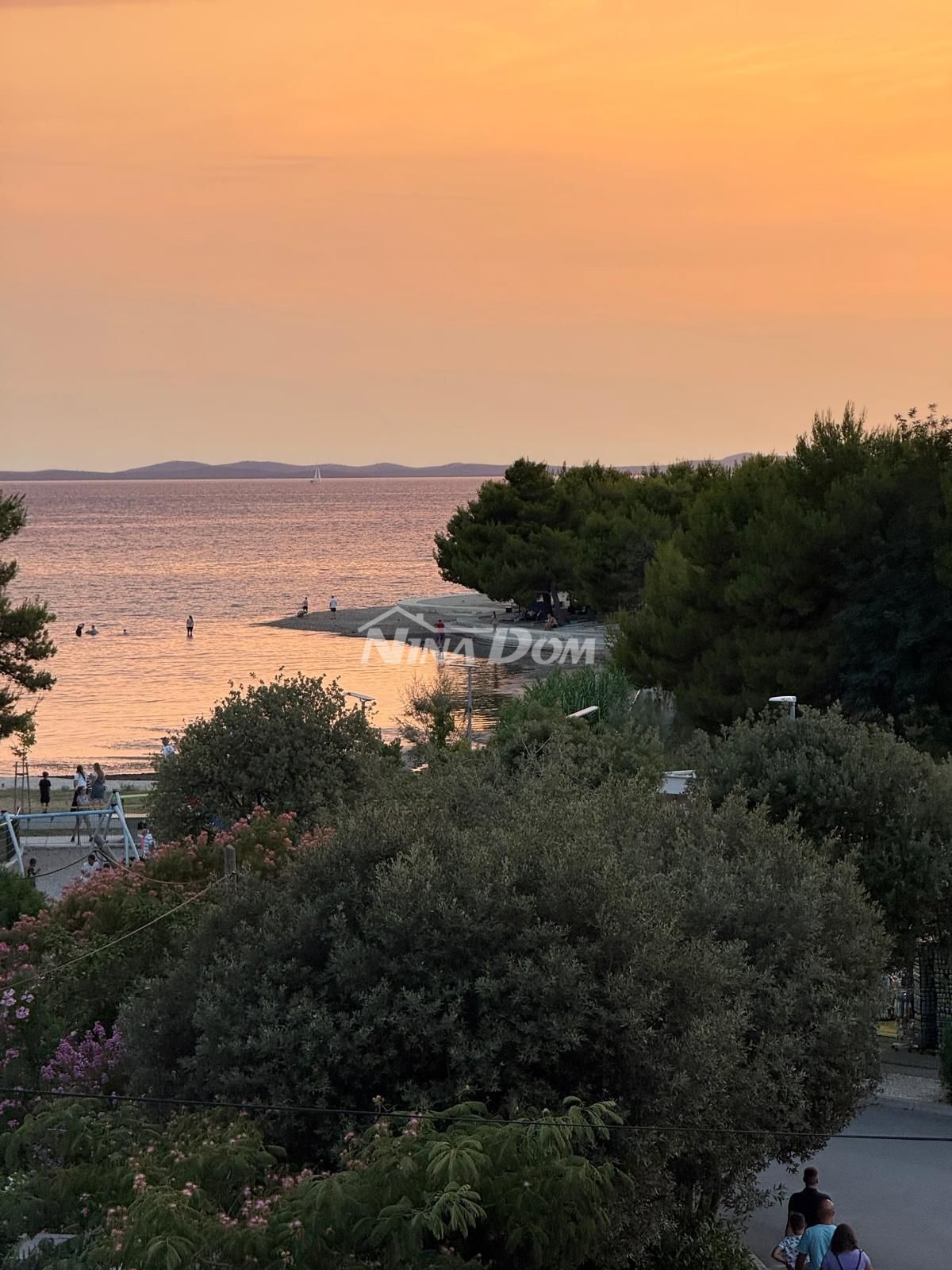 Appartamento in bella posizione con due posti auto e cantina.