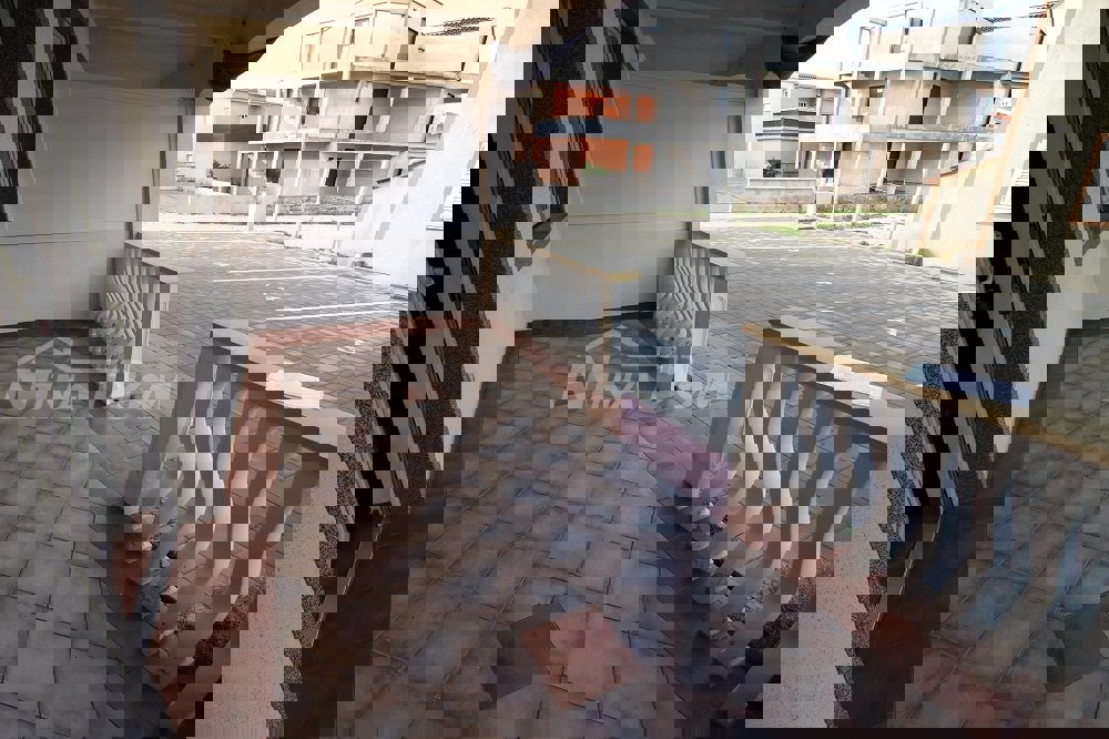 Appartamento al piano terra con due camere da letto a 80 metri dalla spiaggia