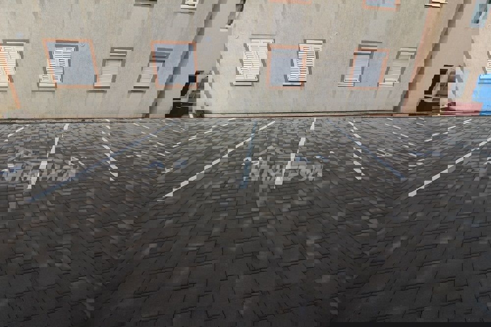 Appartamento al piano terra con due camere da letto a 80 metri dalla spiaggia